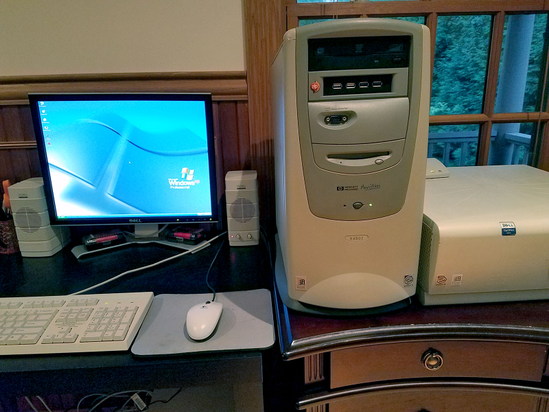 Illustration for article titled Windows XP gaming rig - ugly AF